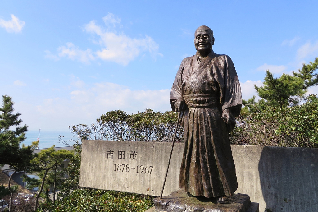 吉田茂銅像